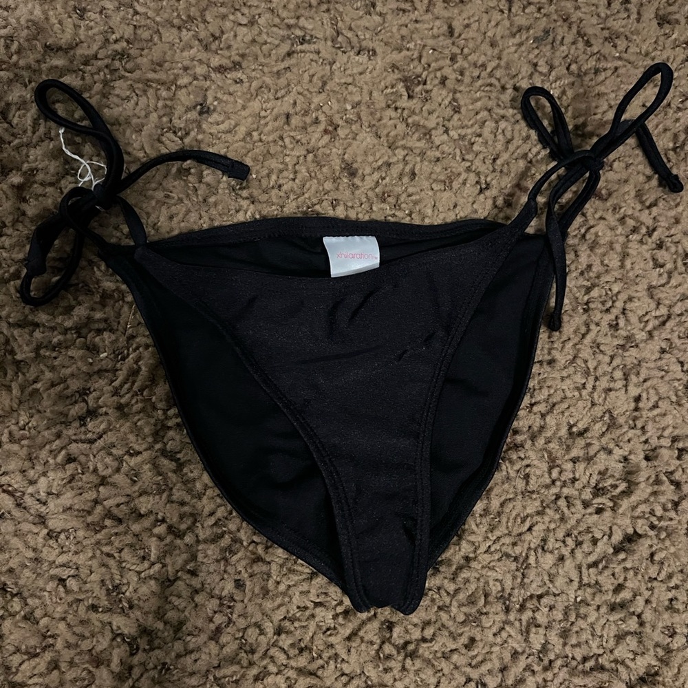 Black target bottoms